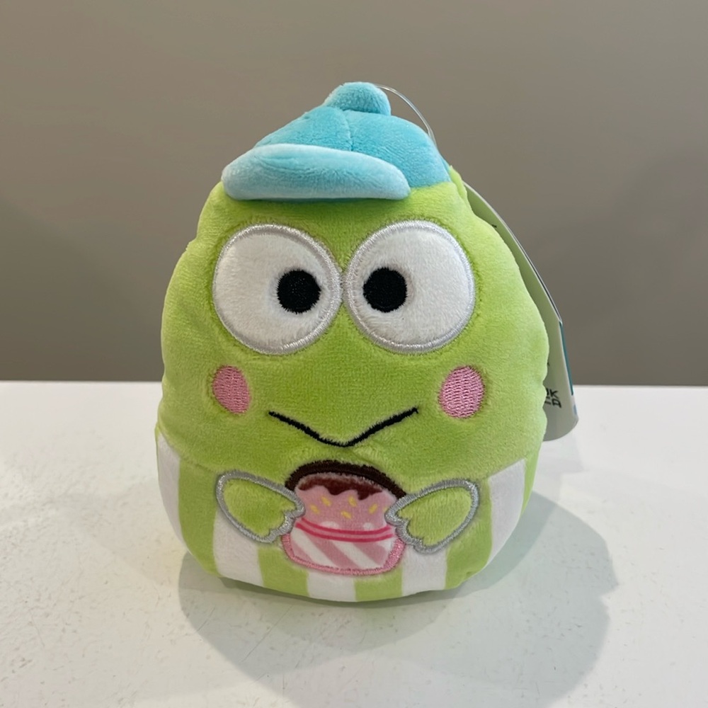 NWT 3.5” Sanrio Keroppi Holding a Cupcake 🧁 Squishmallow Clip